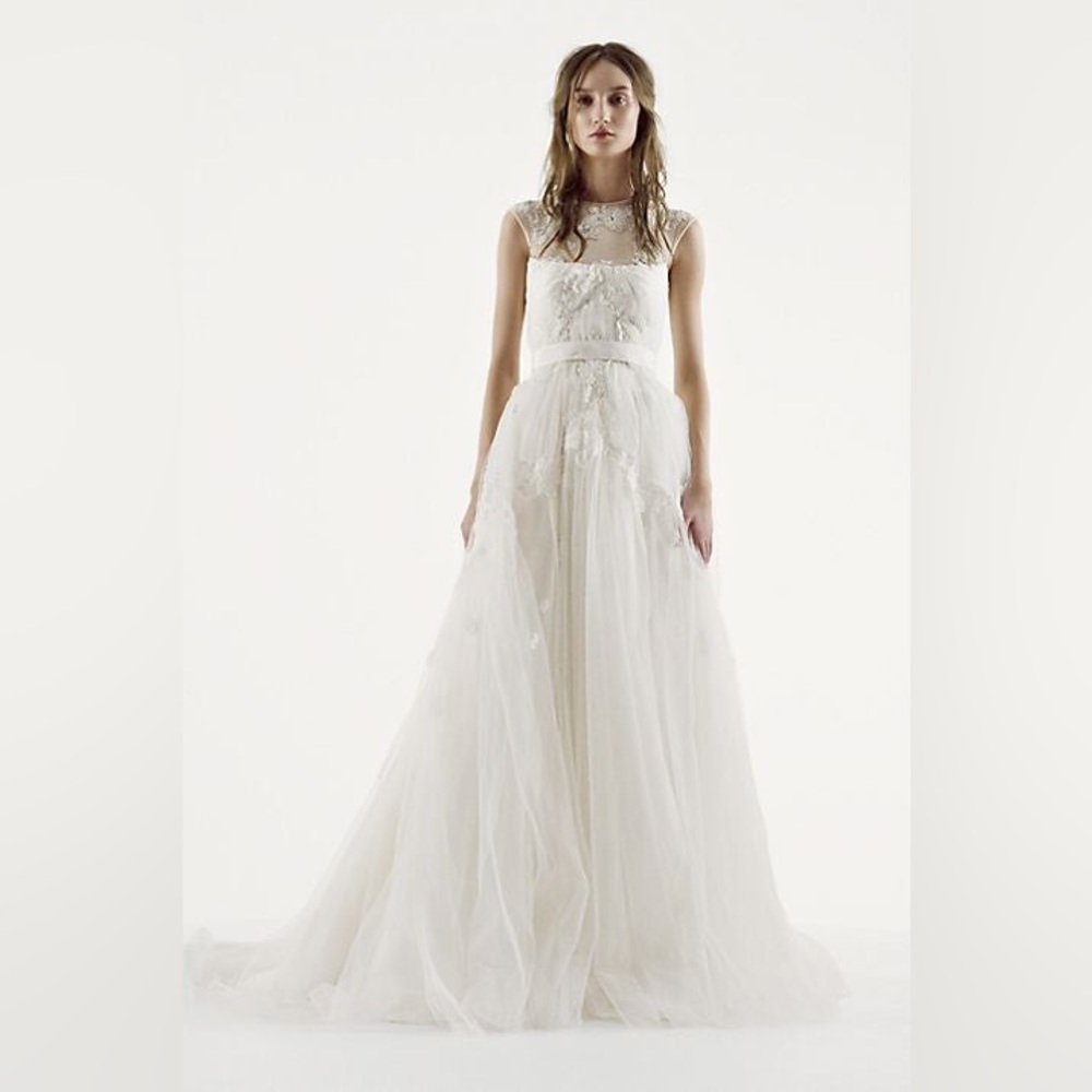 Vera Wang Wedding Dress - Size 14